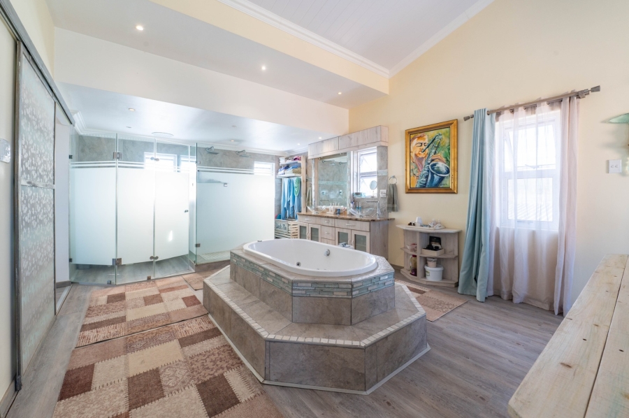 4 Bedroom Property for Sale in Outeniqua Strand Western Cape